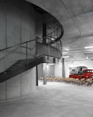 9 U1 A4449 DER Treppe web